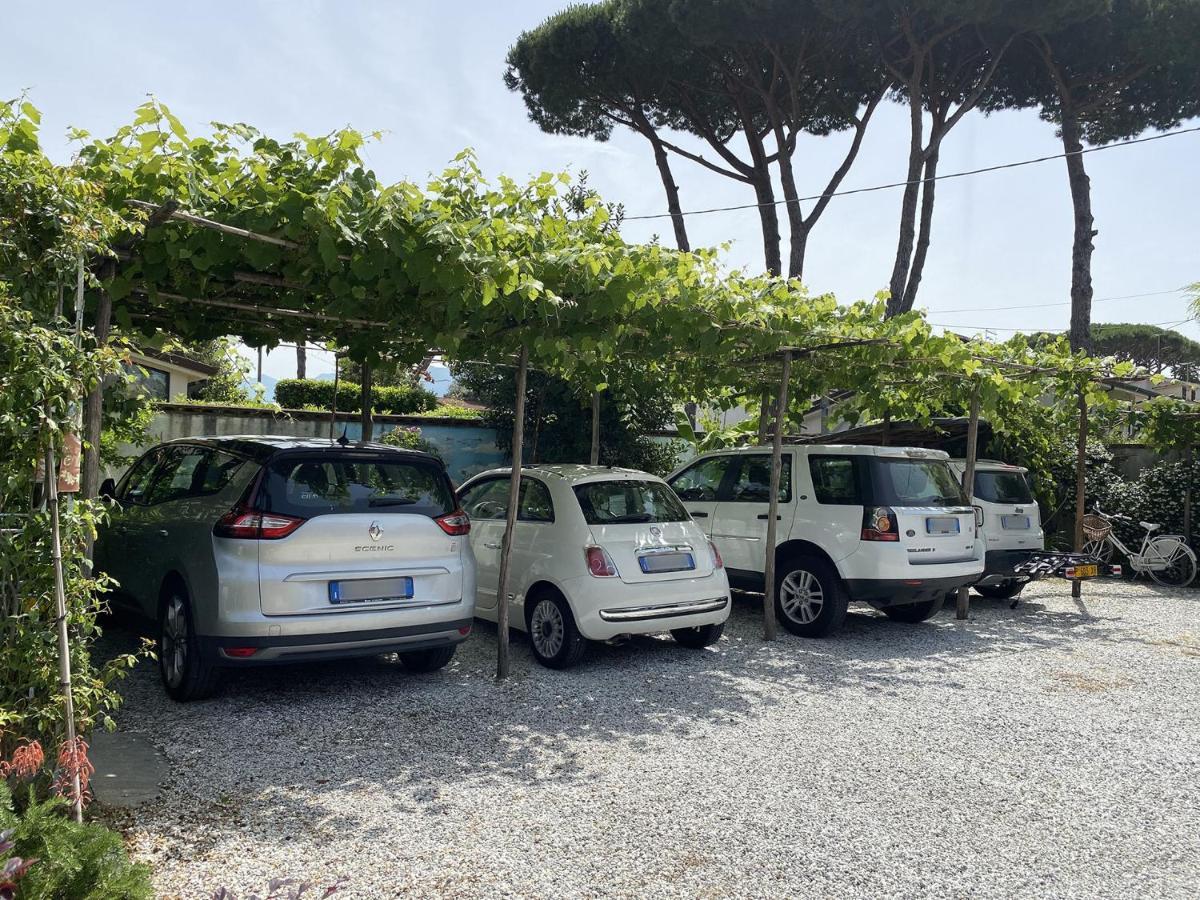 B&B Due Passi Dal Mare Cinquale Exterior foto