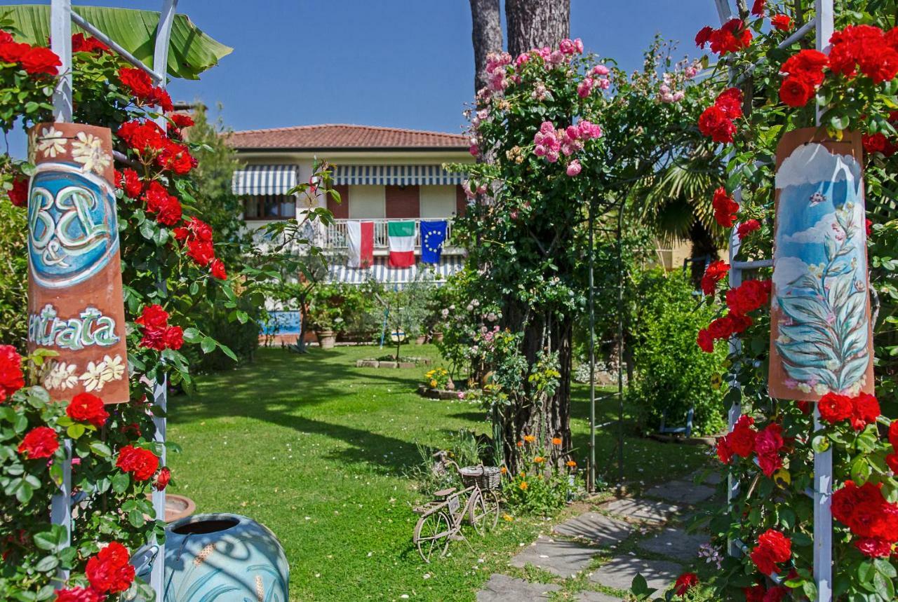 B&B Due Passi Dal Mare Cinquale Exterior foto
