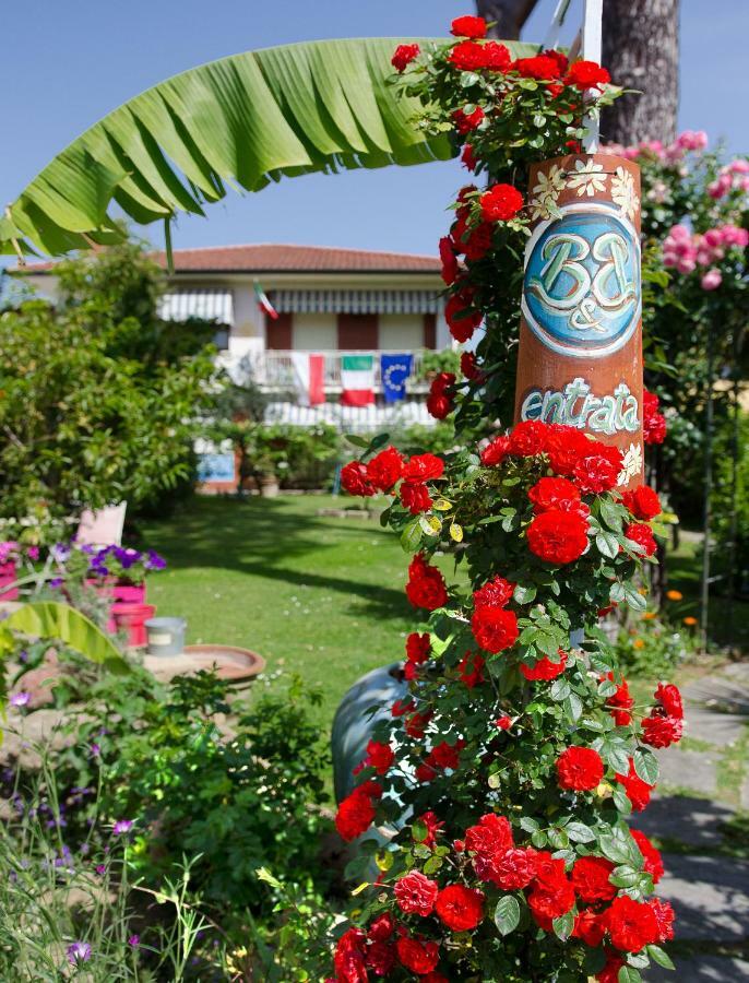 B&B Due Passi Dal Mare Cinquale Exterior foto