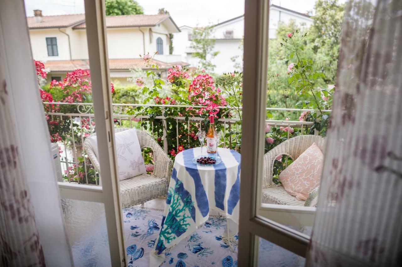 B&B Due Passi Dal Mare Cinquale Exterior foto